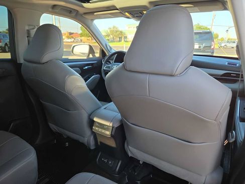 Used 2022 Toyota Highlander Limited AWD/4WD image 16
