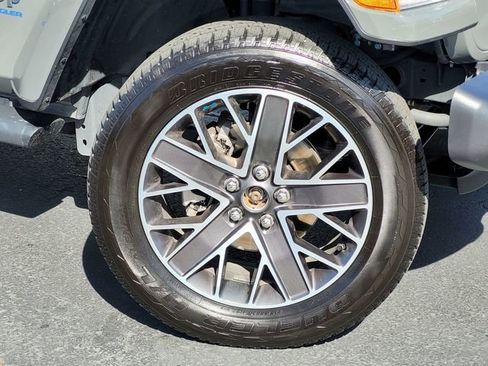 Used 2023 Jeep Wrangler Unlimited Sahara w/ Cold Weather Group image 10