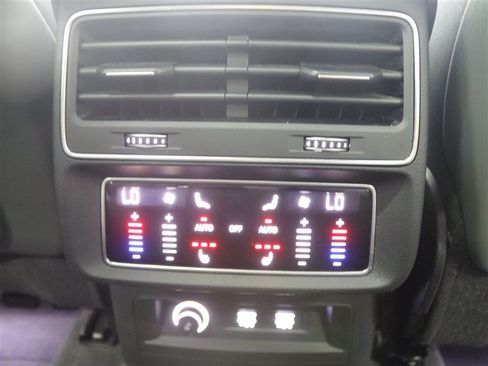 Used 2019 Audi Q8 Premium Plus w/ Premium Plus AWD/4WD image 23