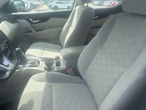 Used 2018 Nissan Rogue Sport SV w/ SV Technology Package AWD/4WD image 9