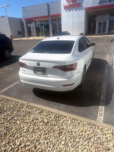Used 2019 Volkswagen Jetta SE w/ Cold Weather Package FWD image 2