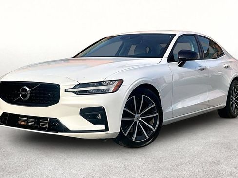 Used 2021 Volvo S60 T5 Momentum FWD image 16