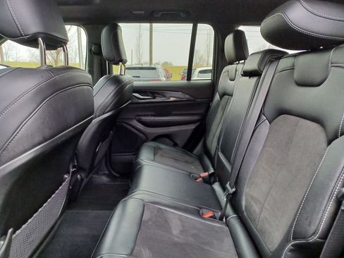 Used 2023 Jeep Grand Cherokee Altitude AWD/4WD image 32