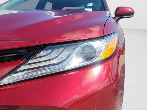 Used 2018 Toyota Camry XLE FWD image 28