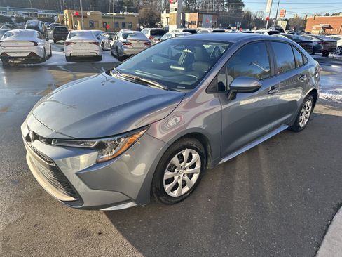 Used 2024 Toyota Corolla LE image 4