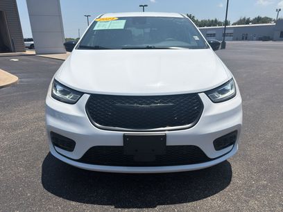 Used 2024 Chrysler Pacifica Limited