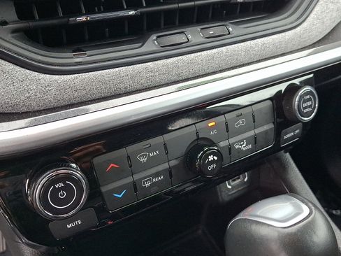 Used 2022 Jeep Compass Latitude AWD/4WD image 16