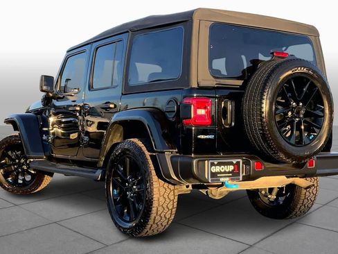 Used 2022 Jeep Wrangler Unlimited Sahara w/ Cold Weather Group AWD/4WD image 25
