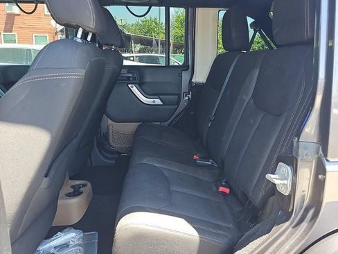 Used 2014 Jeep Wrangler Unlimited Sahara w/ Connectivity Group AWD/4WD image 11