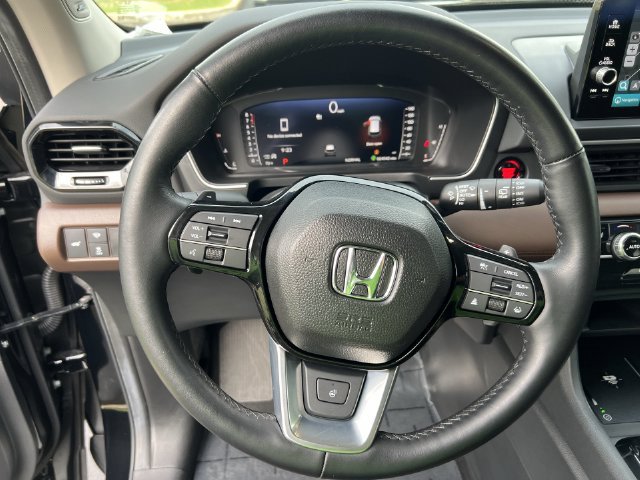 Used 2025 Honda Pilot Elite image 12