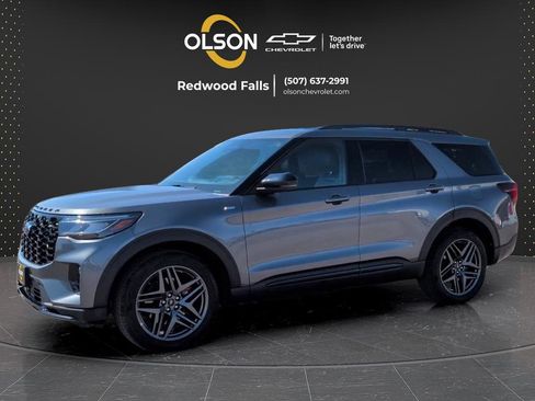Used 2025 Ford Explorer ST-Line w/ ST-Line Street Pack AWD/4WD image 3
