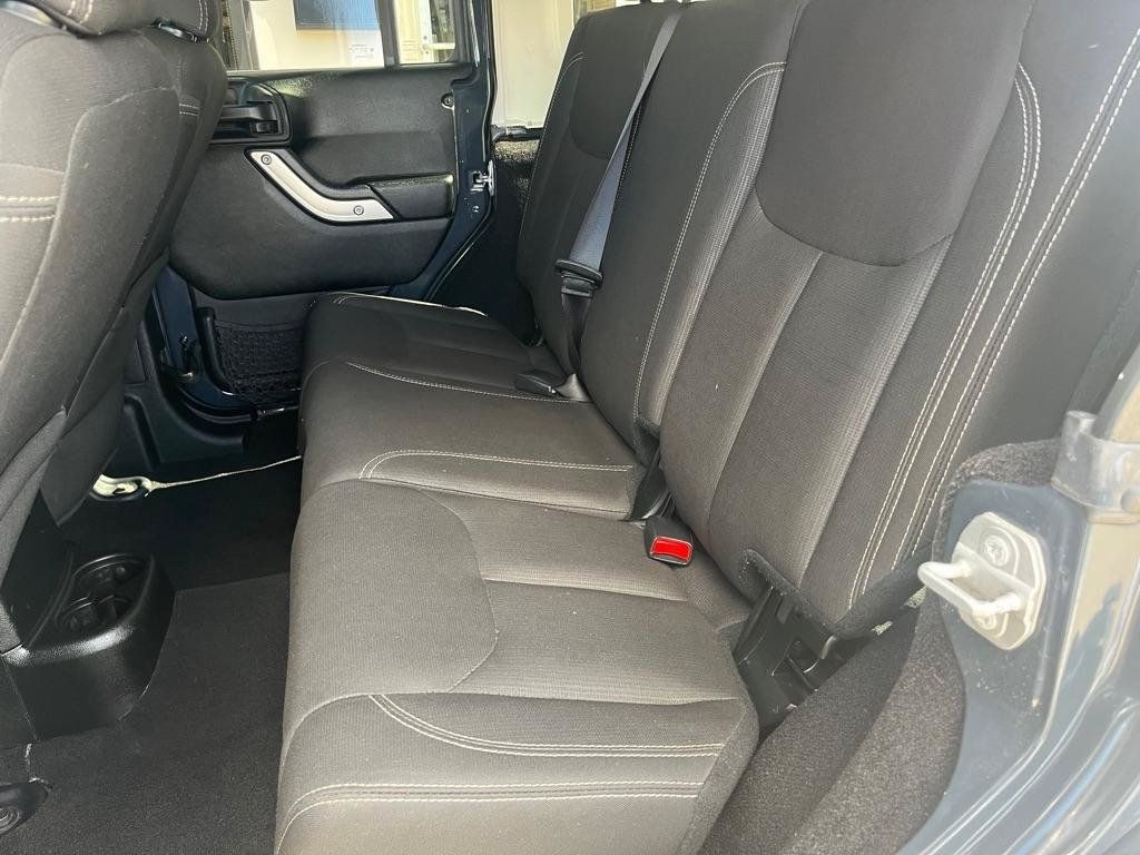 Used 2017 Jeep Wrangler Unlimited Sahara w/ Dual Top Group AWD/4WD image 19