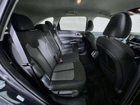 Used 2025 Kia Sorento LX FWD image 39