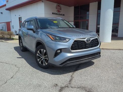 Used 2021 Toyota Highlander XLE image 2