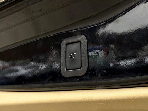 Used 2019 Toyota Highlander XLE image 30