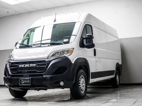 Used 2024 RAM ProMaster 2500 w/ Convenience Group FWD image 8