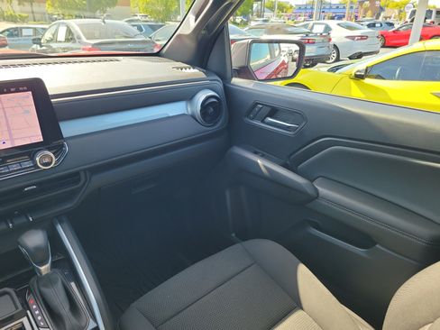 Used 2023 Chevrolet Colorado LT w/ LT Convenience Package RWD image 13