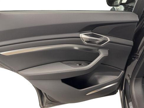 Used 2021 Audi e-tron Premium Plus w/ Premium Plus Package image 16