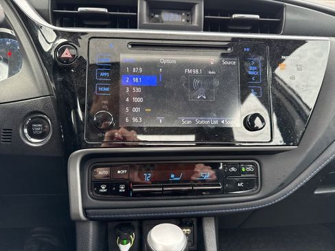 Used 2017 Toyota Corolla SE w/ SE Premium Package image 4