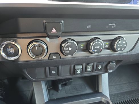 Used 2019 Toyota Tacoma TRD Sport AWD/4WD image 22