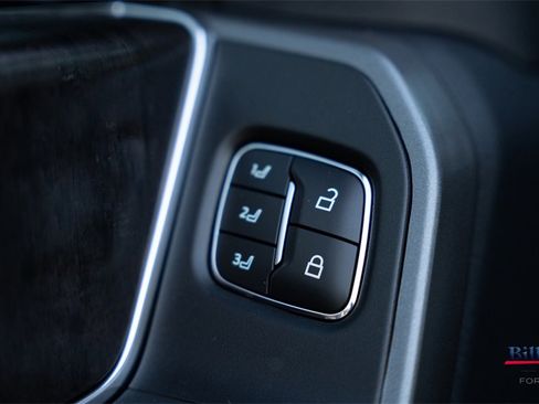 Certified 2025 Ford F250 Lariat w/ Tremor Off-Road Package image 21