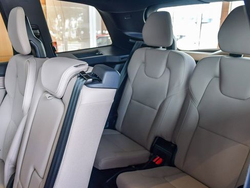 Used 2025 Volvo XC90 B5 Plus w/ Protection Package Premier image 33