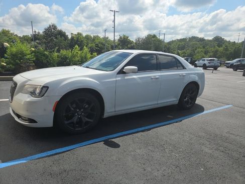 Used 2023 Chrysler 300 S w/ Comfort Group RWD image 3