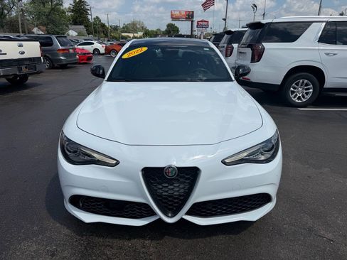 Used 2022 Alfa Romeo Giulia Veloce AWD/4WD image 2