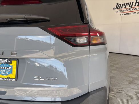 Used 2023 Nissan Rogue SL w/ SL Premium Package image 35