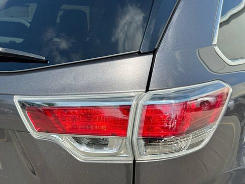 Used 2015 Toyota Highlander Plus FWD image 31