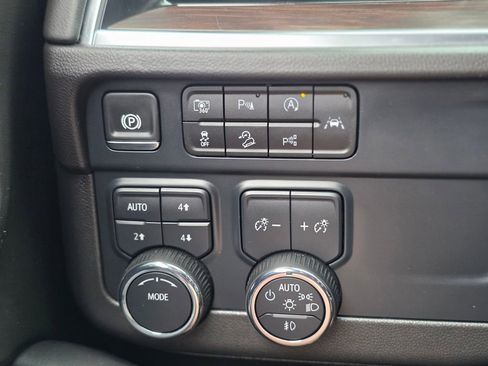 Used 2025 Chevrolet Suburban Z71 AWD/4WD image 41
