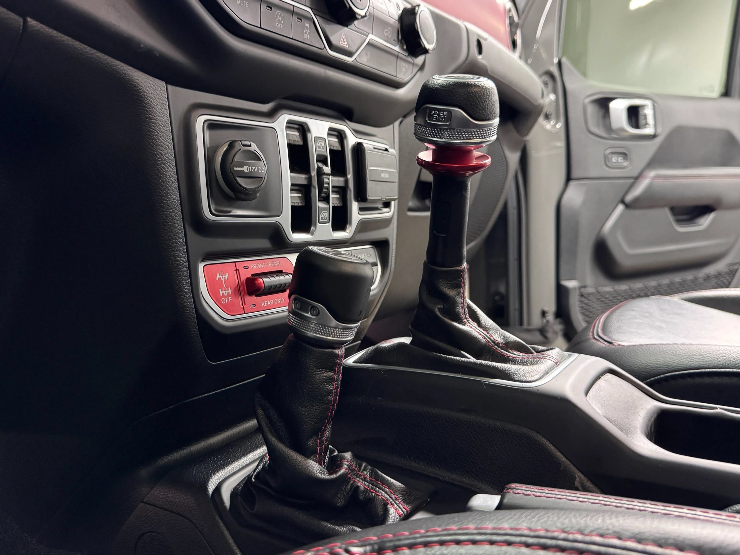 Used 2020 Jeep Gladiator Rubicon w/ Uconnect 4C Nav & Sound Group AWD/4WD image 21