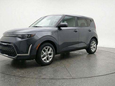 Used 2025 Kia Soul LX w/ LX Technology Package FWD image 3