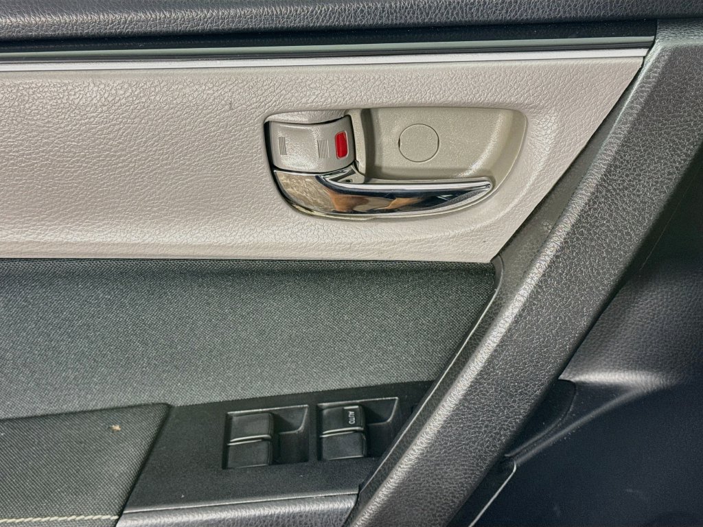 Used 2018 Toyota Corolla LE FWD image 20