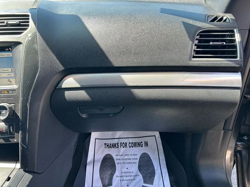 Used 2018 Ford Explorer XLT w/ Equipment Group 202A AWD/4WD image 28