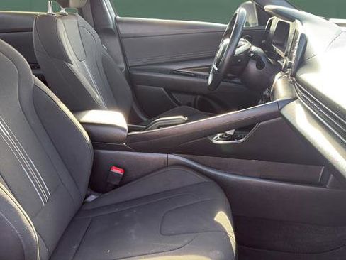 Used 2025 Hyundai Elantra Sport FWD image 29