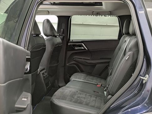 Used 2023 Mitsubishi Outlander SE AWD/4WD image 16