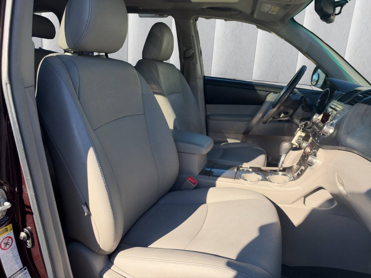 Used 2012 Toyota Highlander SE w/ Tow Pkg AWD/4WD image 15