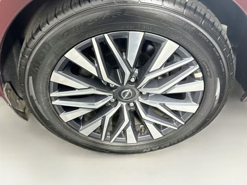 Used 2025 Nissan Altima 2.5 SV FWD image 11