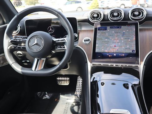 Used 2025 Mercedes-Benz GLC 300 4MATIC w/ AMG Line image 18