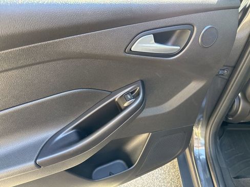 Used 2017 Ford Focus SEL image 6