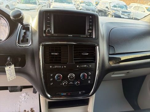 Used 2020 Dodge Grand Caravan SXT image 15