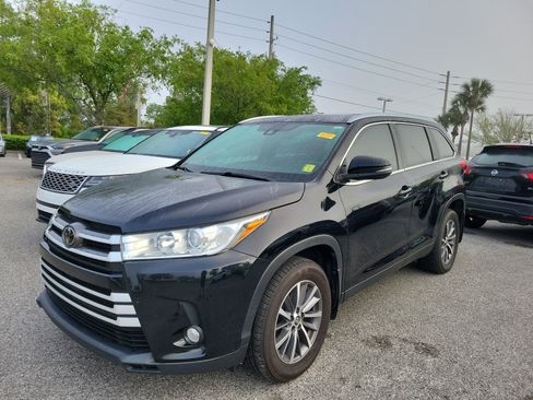 Used 2019 Toyota Highlander XLE image 1