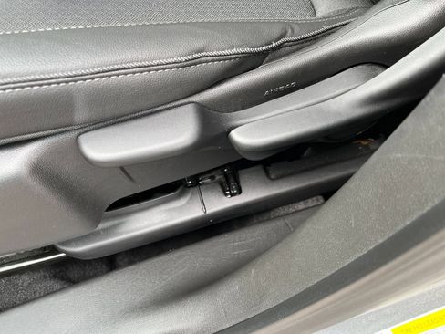 Used 2025 Buick Encore GX Preferred AWD/4WD image 22