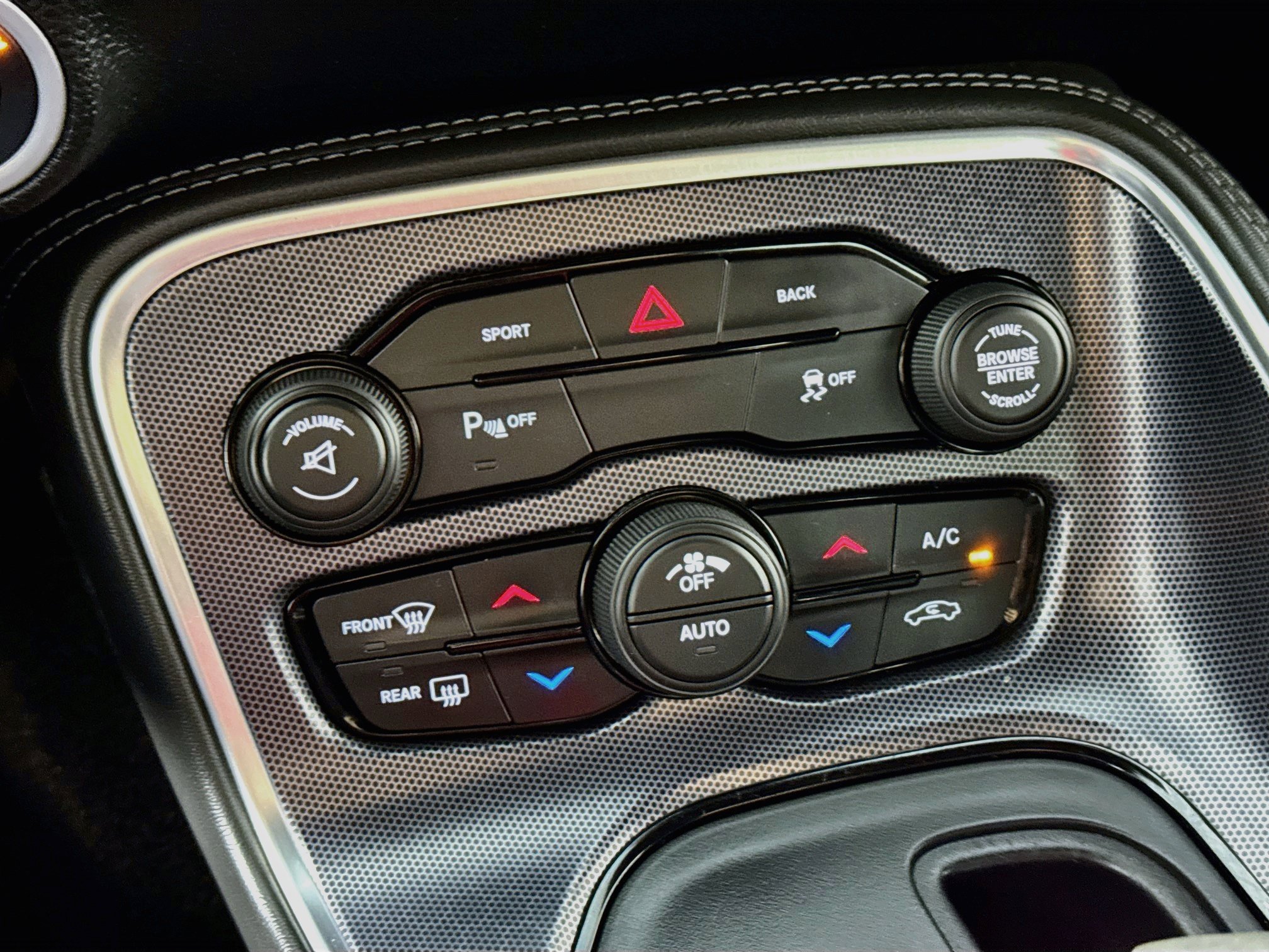 Used 2015 Dodge Challenger SXT Plus RWD image 19