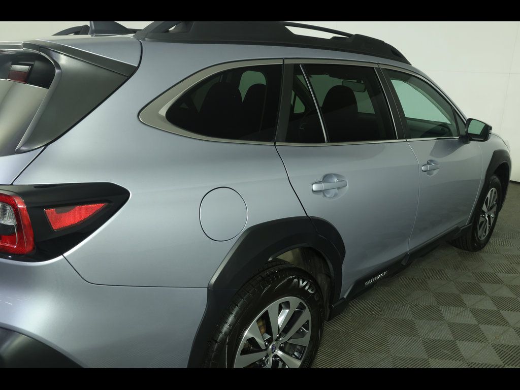 Used 2024 Subaru Outback Premium AWD/4WD image 17