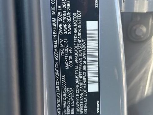 Certified 2025 Volvo XC40 B5 Plus AWD/4WD image 27