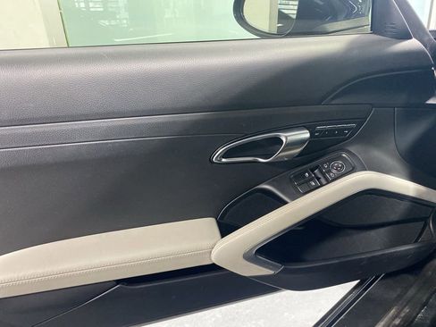 Used 2019 Porsche 718 Cayman image 9