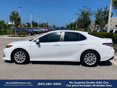 Used 2018 Toyota Camry LE FWD image 30