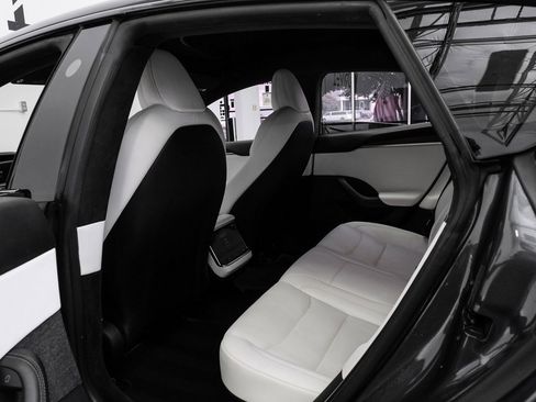 Used 2023 Tesla Model S image 35